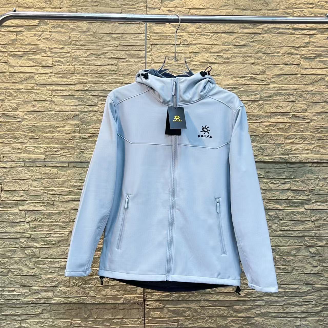 Veste softshell à capuche brodée kaila pour couple extérieur_voghion.com