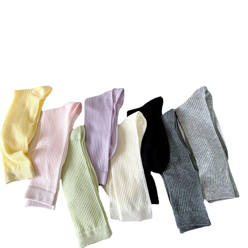 Ultra-thin, breathable mid-calf socks in solid colors—perfect for summer walkways! Women's JK-style puffy socks with vertical stripes, offering excellent breathability and sweat-wicking performance.