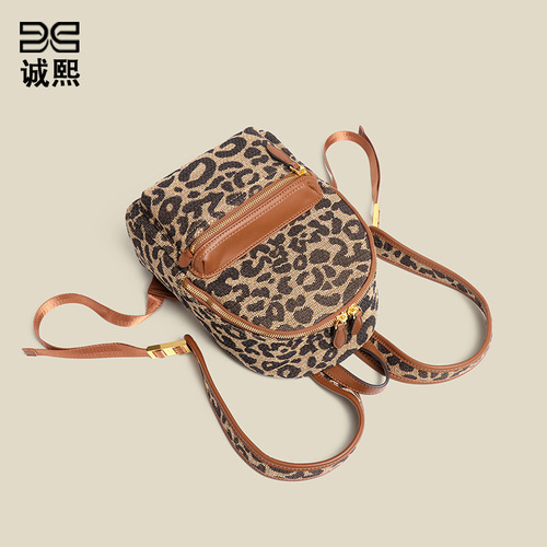 Leopard print unisex crossbody and shoulder bag, versatile new design for autumn and winter, fashionable travel and office use, large capacity women's bag