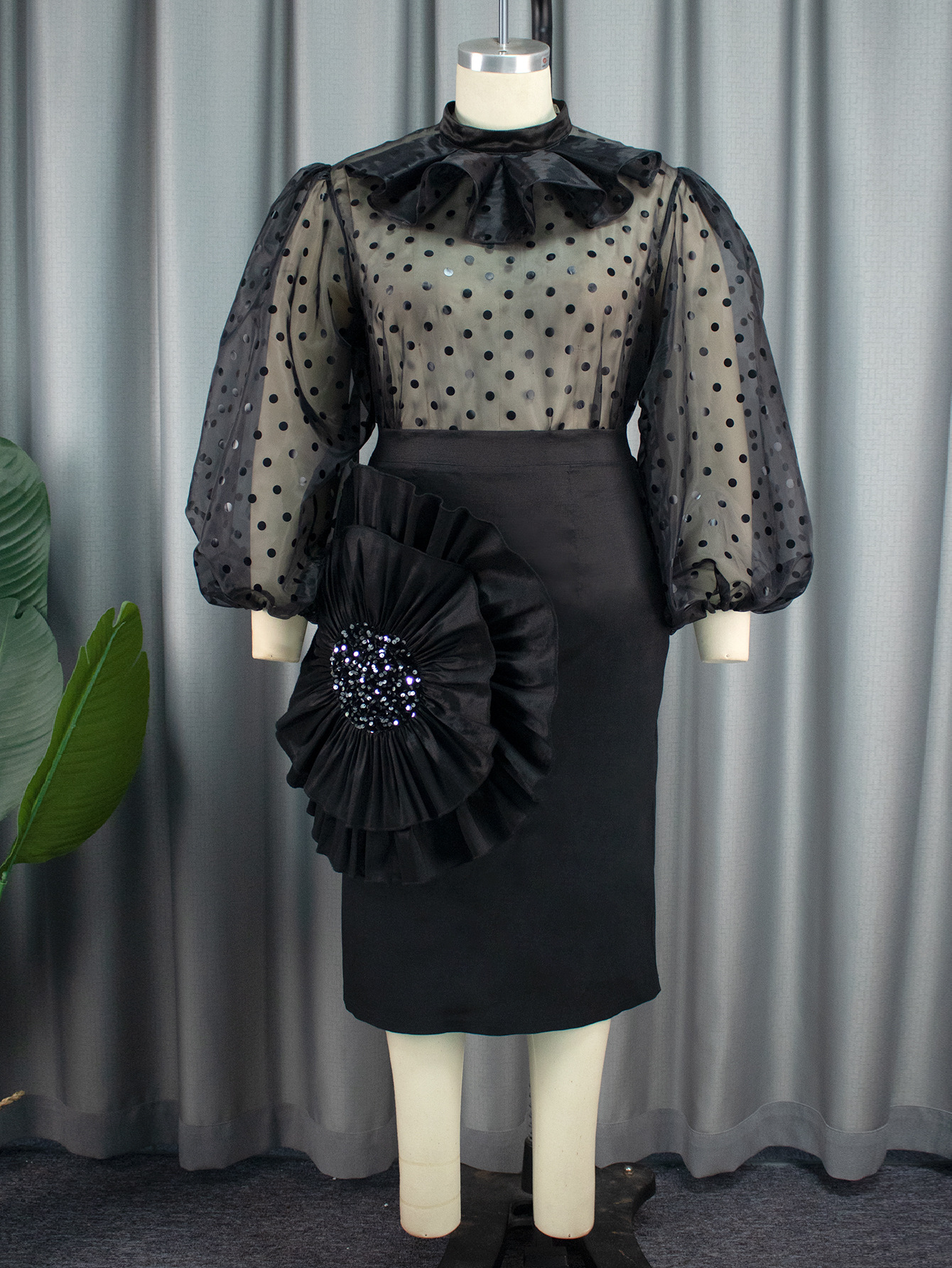 Ropa de mujer Conjunto de dos piezas de blusa de malla con lunares transparentes y falda floral tridimensional Conjunto de dos piezas_voghion.com