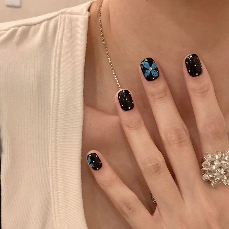 Korean-Style Minimalist Polka Dot Carved Exquisite Handmade Press-On Nails with a High-End Feel, Short Fake Nails Korean-Style Minimalist Polka Dot Carved Exquisite Handmade Press-On Nails with a High-End Feel, Short Fake Nails
