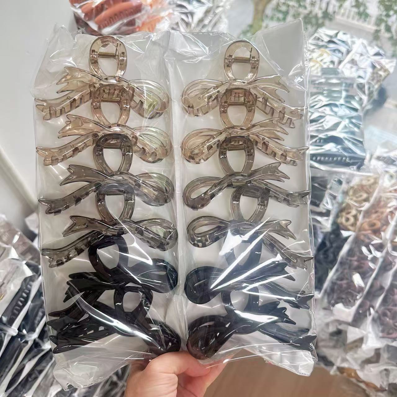 Amazon transfronteriza pintura de goma de gran tamaño clip de pelo espalda Cabeza de tiburón clip de pelo volumen multi horquilla dos yuanes accesorios para el cabello al por mayor