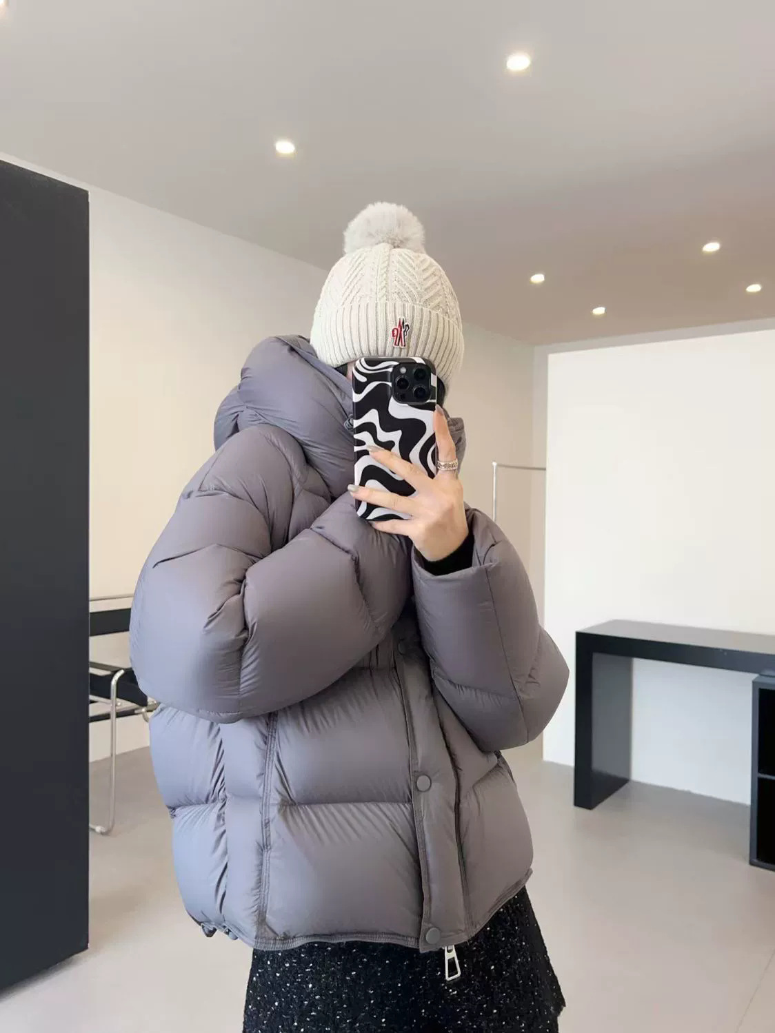 회색