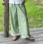 Ropa de vacaciones para padres e hijos, ropa de mujer para madres, trajes para niñas, ropa de principios de primavera, camisa blanca de moda para bebés, pantalones verdes