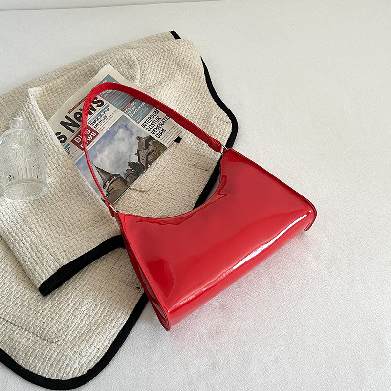 Bolsos sencillos de principios de primavera para mujer, nuevos bolsos cuadrados pequeños de moda de color caramelo, bolsos de un solo hombro y axilas, bolsos pequeños sencillos de otoño e invierno