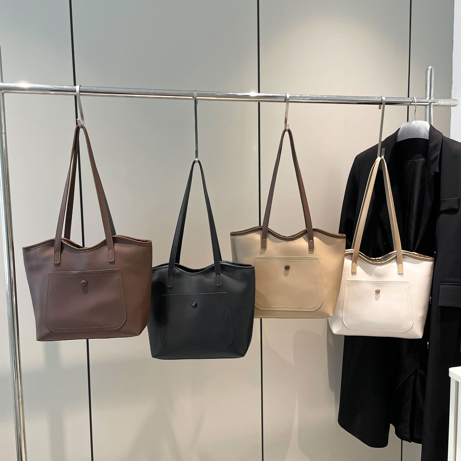 Bolso retro al por mayor para mujeres 2025 primavera nueva bolsa de hombro de gran capacidad versátil bolso de viaje portátil simple