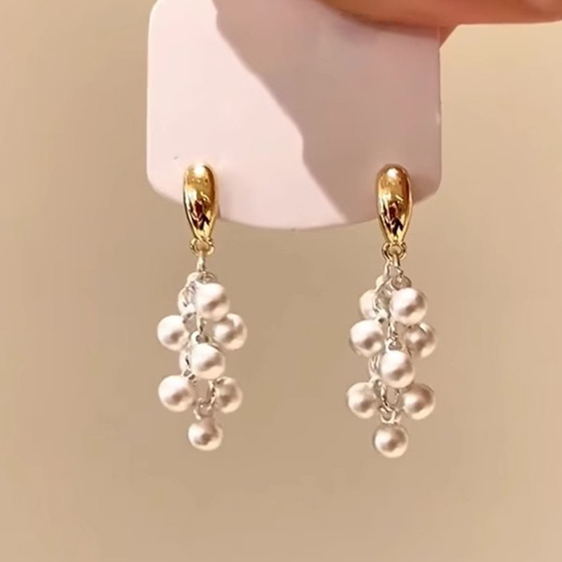 Pendientes de perlas para mujeres ins estilo simple alto sentido nicho temperamento pendientes en línea celebridad retro pendientes aguja de plata al por mayor