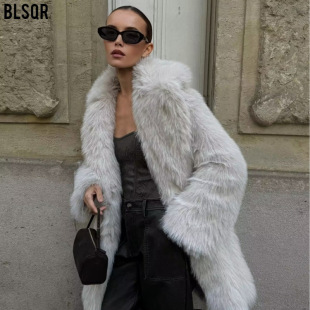 �羳���R�d2023�ﶬ�W��Ů�b����Ƥ�ݱ�ů���L���º�����D69084