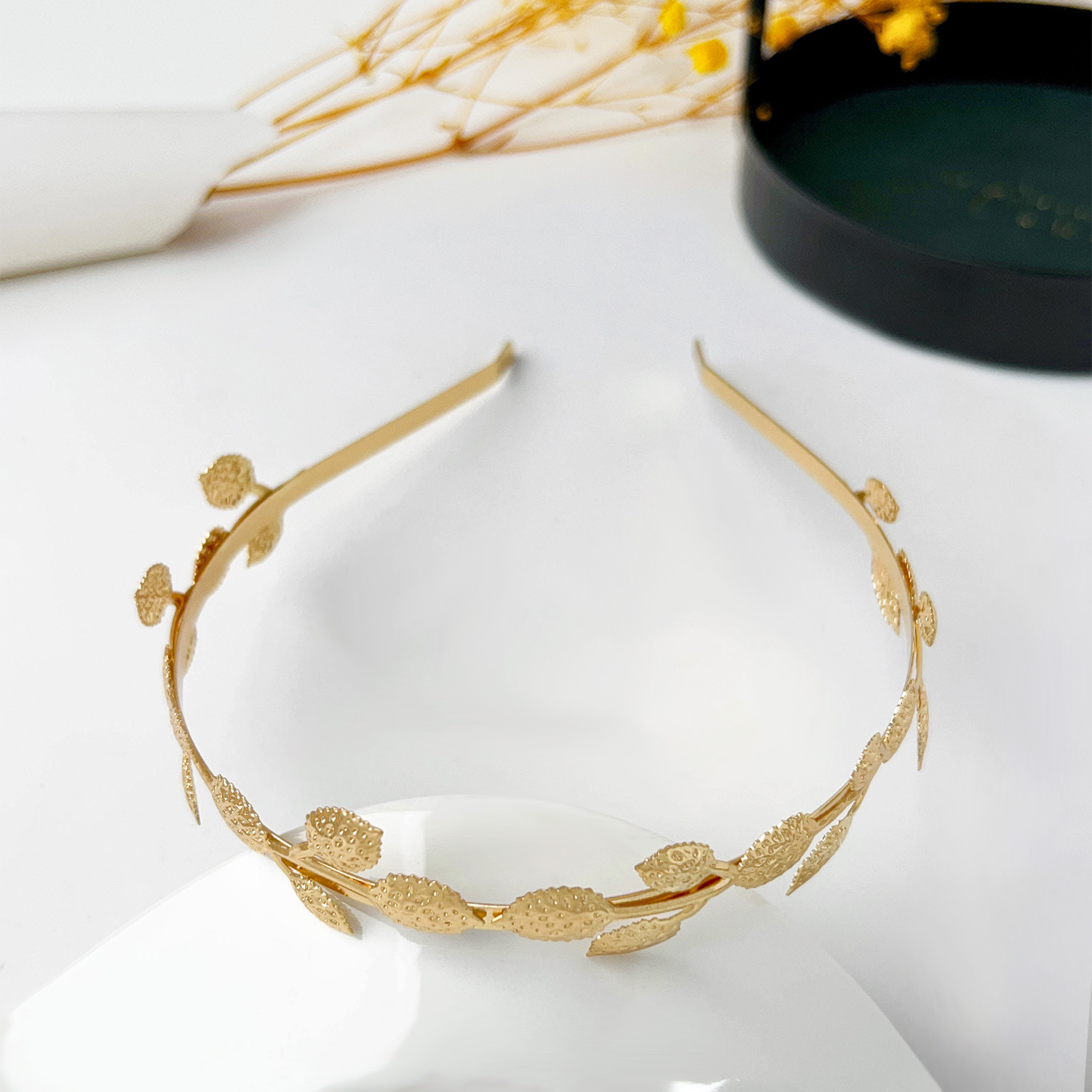 Metal hairband-two branches shell worm leaf