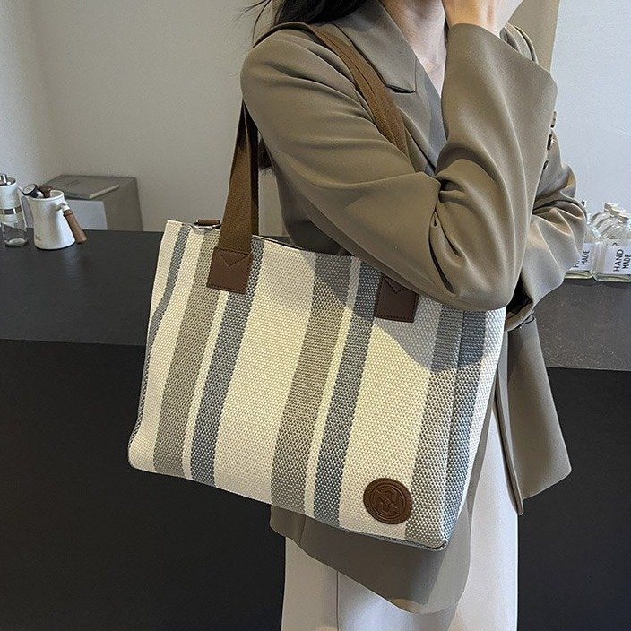 Muestra tu personalidad y deja que los bolsos de mujer se conviertan en tu logotipo