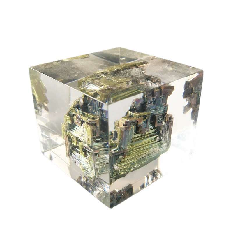 Резиновые изделия? (Note: The provided input seems to describe resin crafts)
