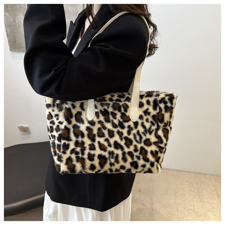 Cross-border quality plush bag, women's leopard print large-capacity tote bag, new lightweight Korean-style fashionable commuting single-shoulder bag undefined