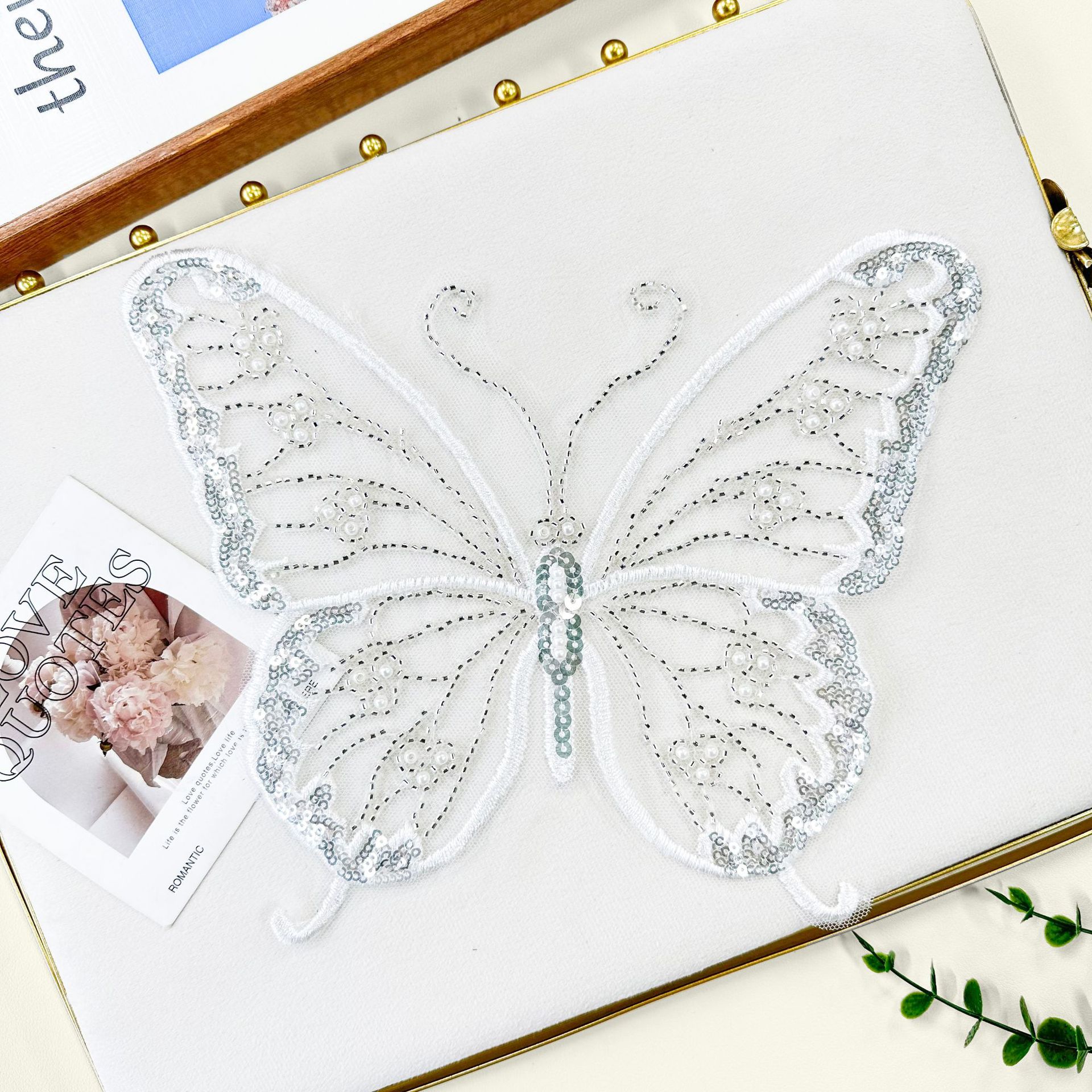 Parches de tela con bordado de encaje en stock, apliques de mariposa para ropa, accesorios para tocados, correas, decoración para camisones y vestidos.