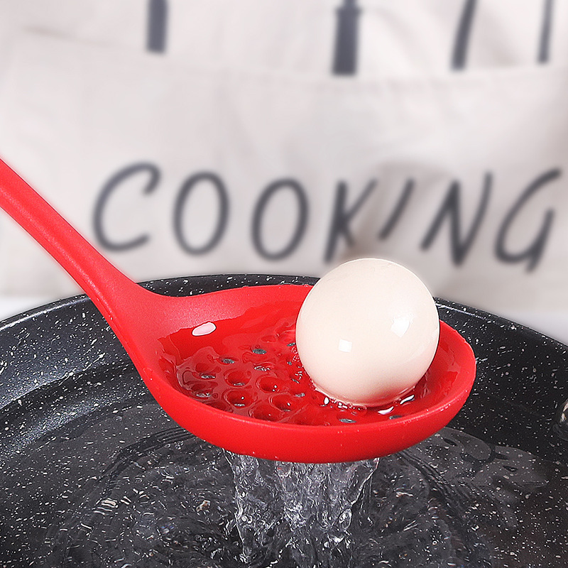 Stock de fábrica utensilios de cocina de silicona sartén antiadherente juego de pala mango largo cuchara de silicona de una pieza