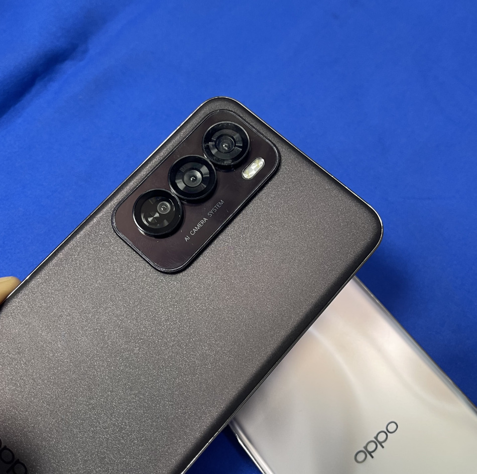Aplicable para OPPO Reno12Pro versión extranjera de película de lente de teléfono móvil metal ojo de halcón película protectora de vidrio templado de alta definición