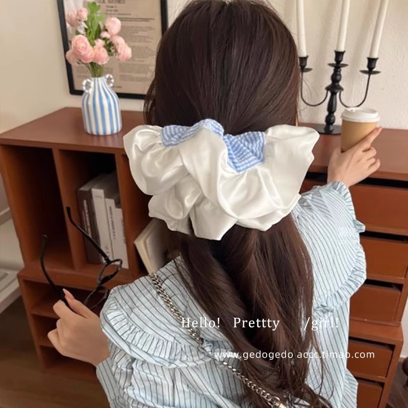 Pliegues de satén azul claro de sal marina, lazo para el cabello de intestino grueso, sentido de alto nivel femenino, cuerda de cola de caballo baja, temperamento, viento perezoso, cabeza de cuerda, flor de cabeza