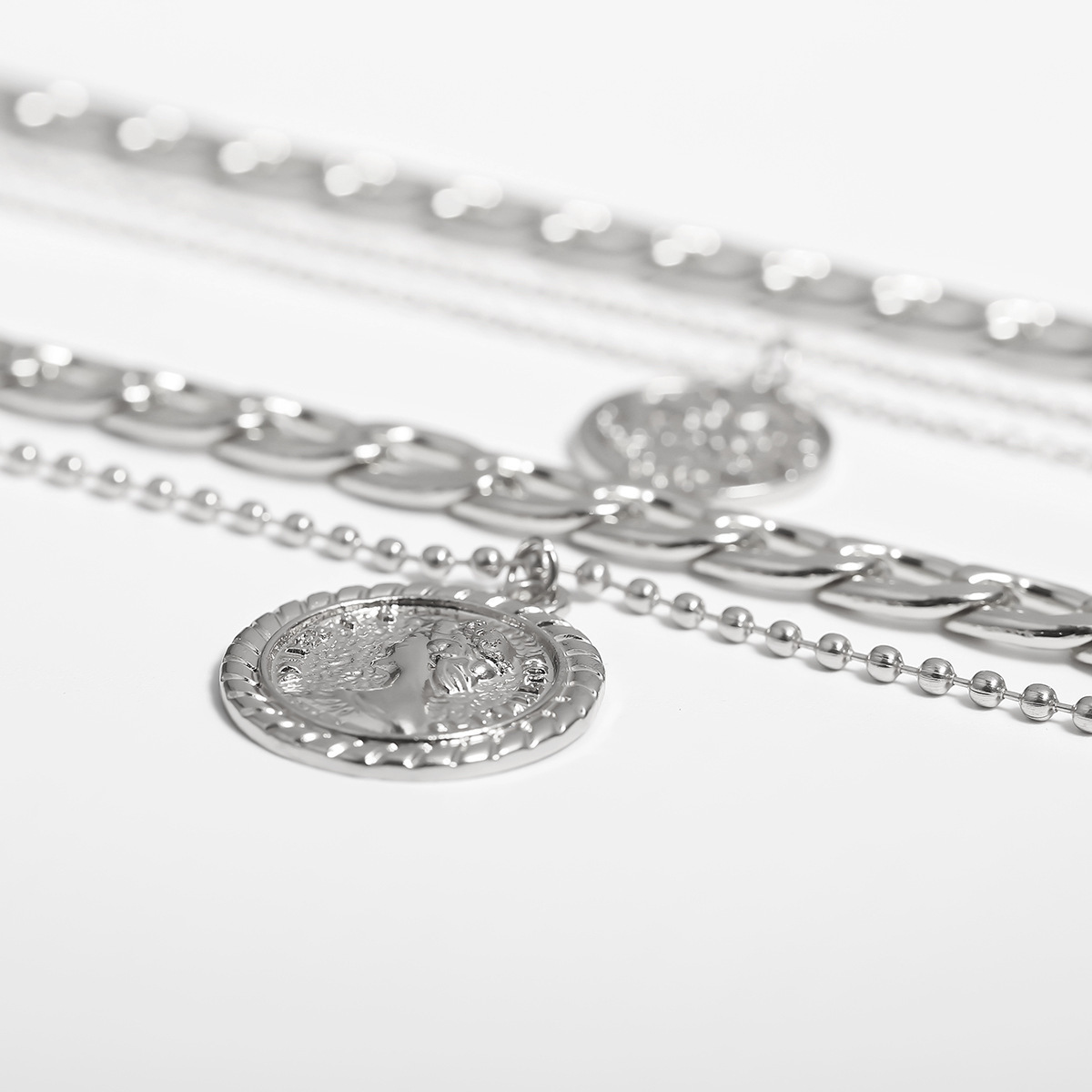 Collana a strati con ciondolo testa umana in lega per donna_voghion.com