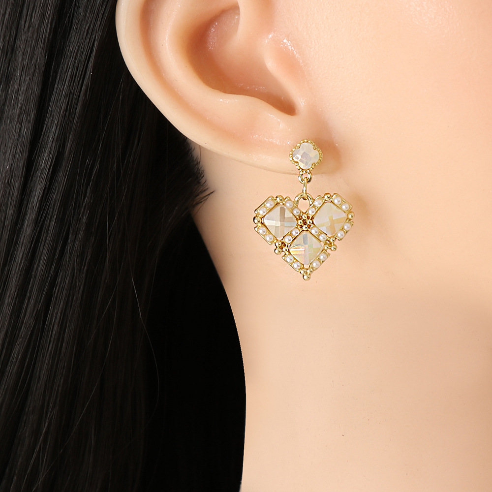 Boucles D&#39;oreilles Coeur Géométrique En Perles Incrustées De Corée display picture 11