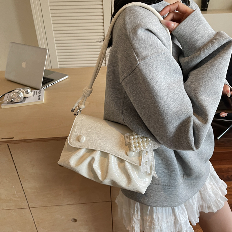 Bolso cuadrado pequeño estilo pop plisado popular de verano para mujer 2025 nuevo bolso de hombro de estilo occidental de todo fósforo bolso de axila de moda de nicho
