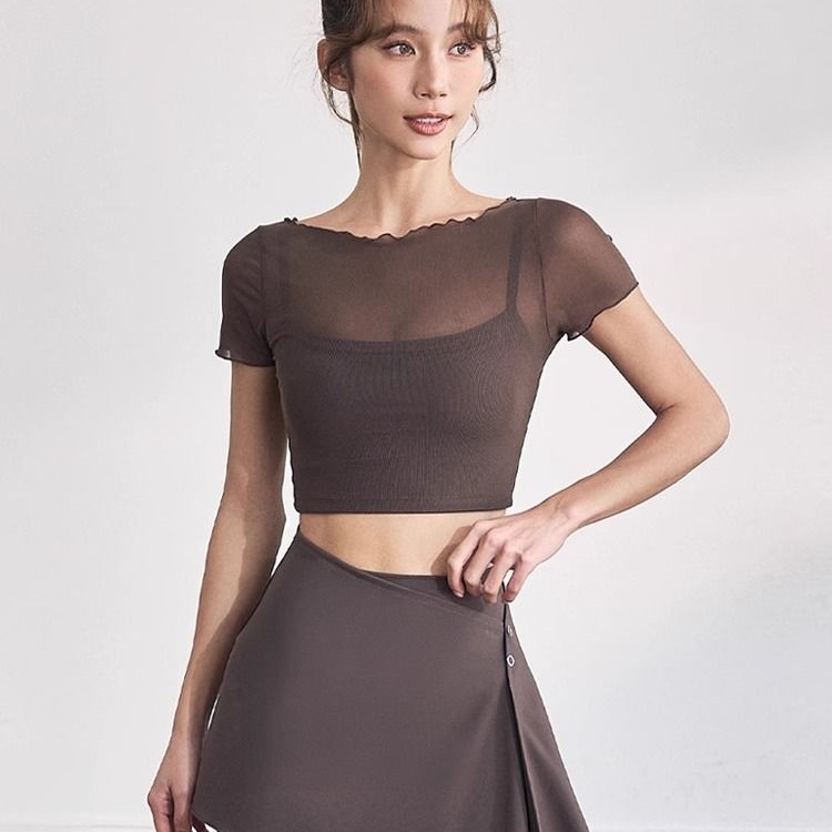 Mesh Splicing Short Fake Two-Piece Top Slim Yoga Wear Short-Sleeved Pilates Fitness Wear Suit with Chest Pad for Women