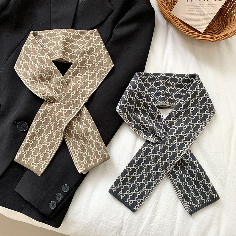 Cuello de invierno caliente nuevo alto estilo de protección de cuello versátil toallas cruzadas letras de marea bufandas de lujo ligeras bufandas de decoración caliente