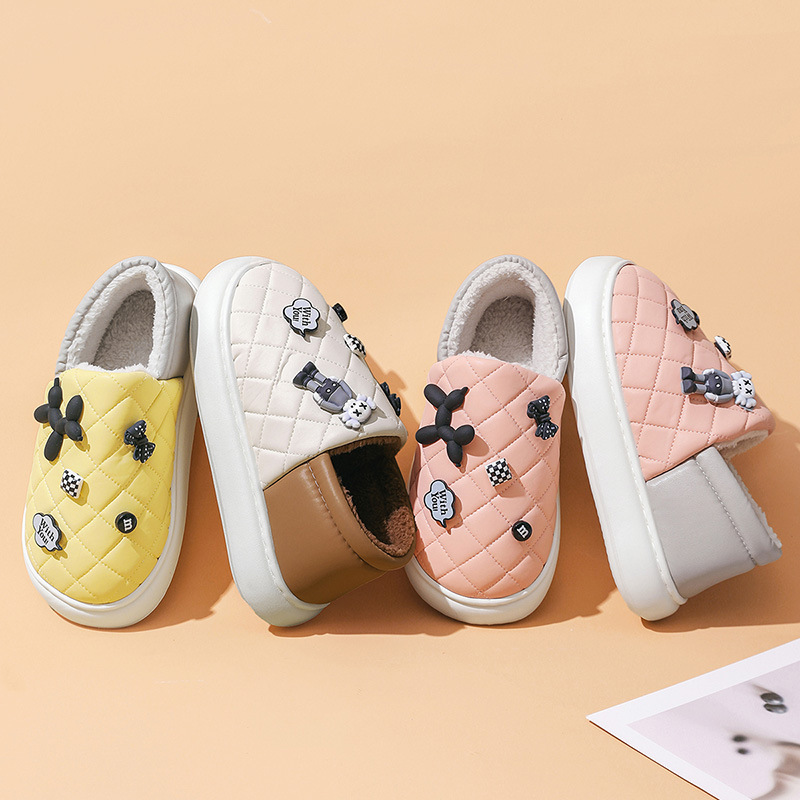 Fábrica directa de zapatos de algodón de invierno de mujeres 2024 nuevas zapatillas de peluche antideslizantes calientes con suela gruesa un cabello