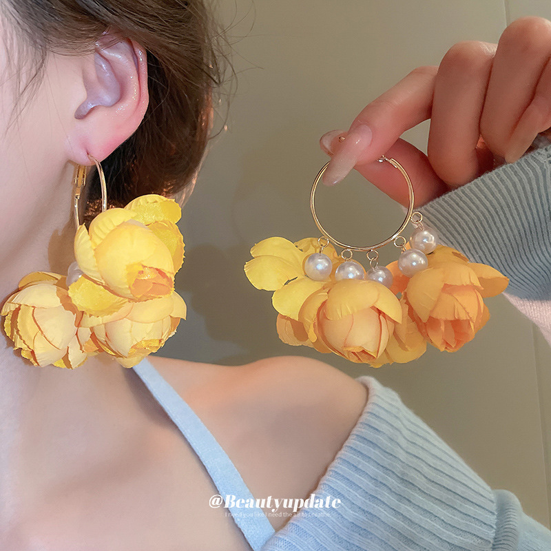 Pendientes de borla de flor de tela de aguja de plata Pendientes de estilo bohemio súper hada femenina Pendientes de moda femenina