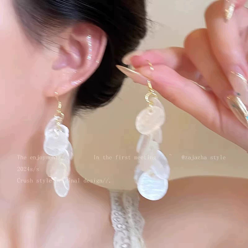 2026 viento falso sensación de atmósfera super inmortal pendientes de flores de malla temperamento suave de chiffon para mujeres pendientes