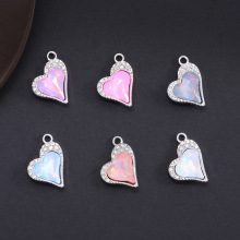 锌合金爱心吊坠饰品配件高级彩色带孔diy项链半成品项链小配饰