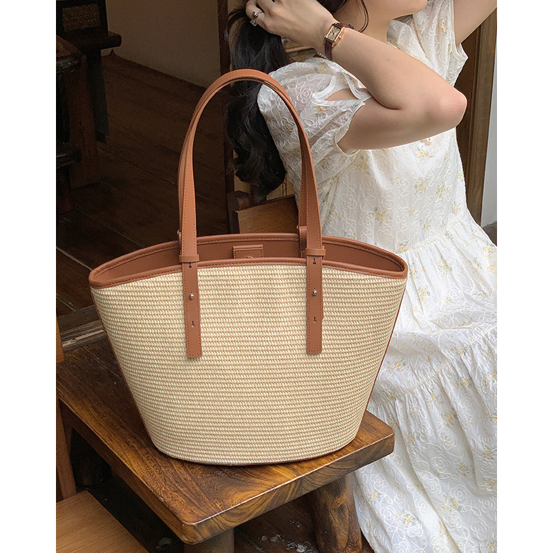 Large capacity underarm tote 2024 new fashionable grass leather woven niche single shoulder women's large bag_voghion.com