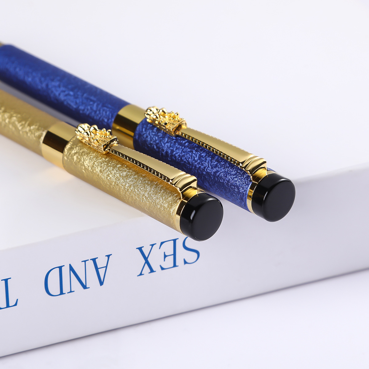 Fabricante en stock metal firma pluma color arrugas agua pluma retro grifo pluma de gel regalo de negocios pluma del grano