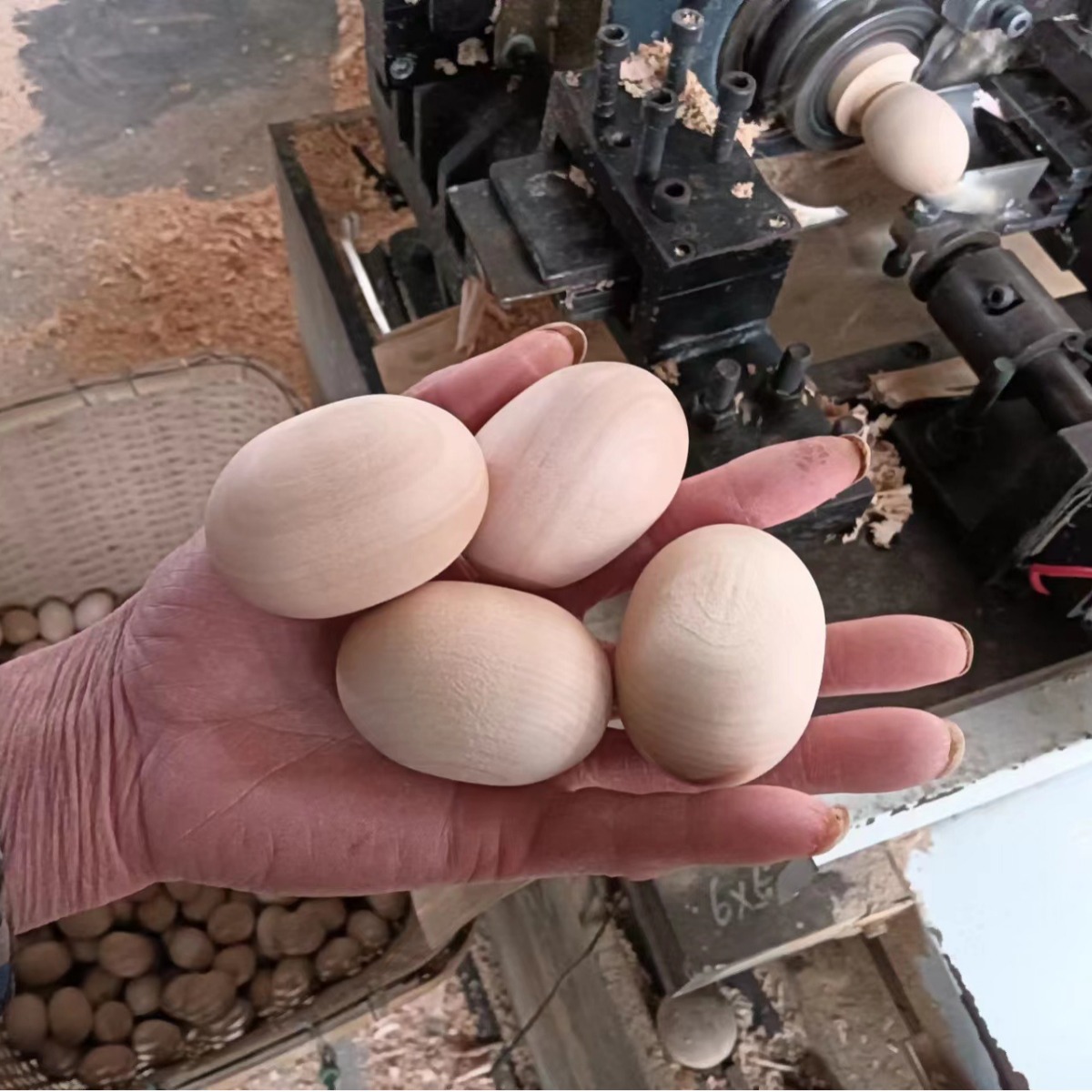 Wooden simulation egg wooden flat egg wood color egg diy graffiti Easter wooden egg hand painted egg