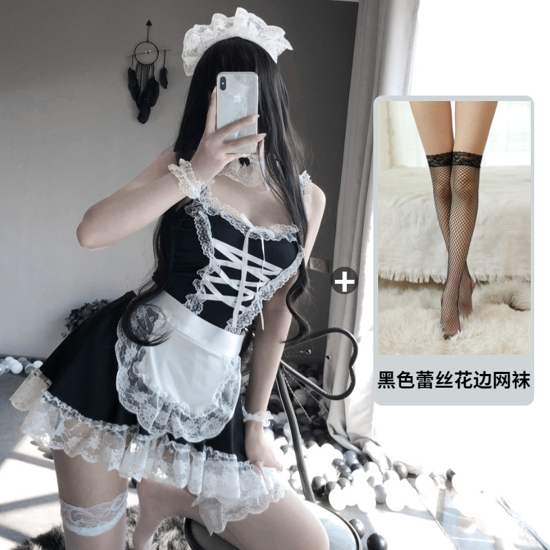 검은색 메이드복 + 검은색 망사스타킹