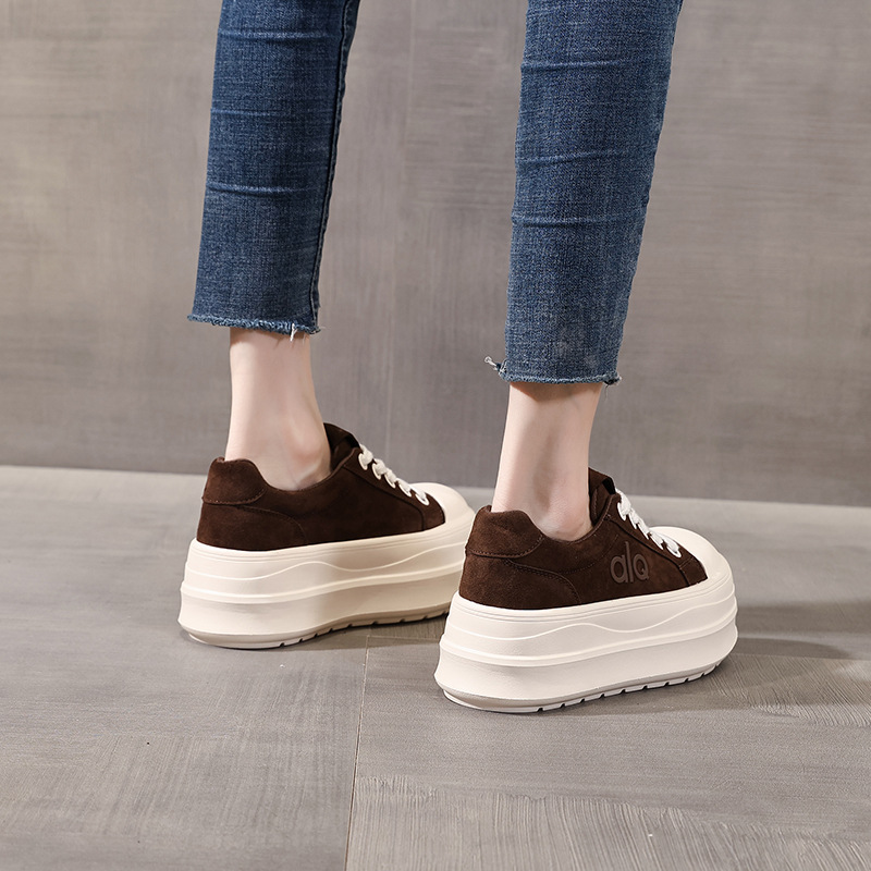 Giày sneaker nữ đế dày tăng chiều cao HY9858 phong cách platform — màu nâu