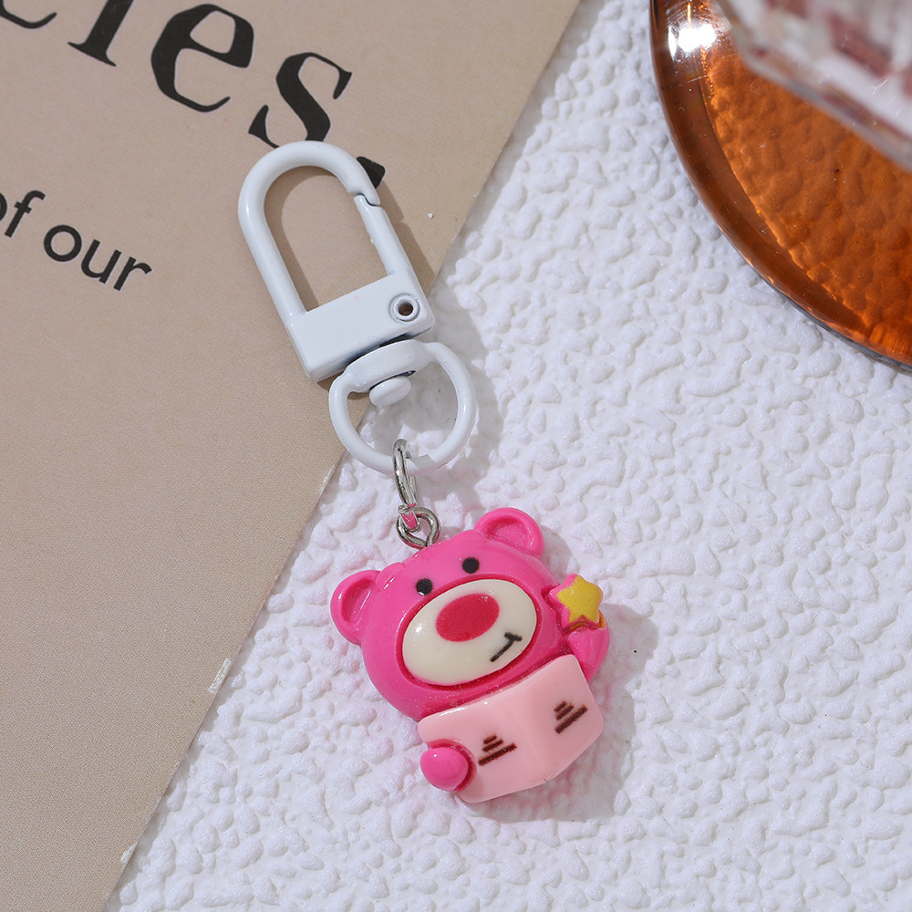 Dibujos animados rosa fresa oso llavero colgante ins estilo mochila lápiz caso pequeño colgante novias regalo joyería Accesorios