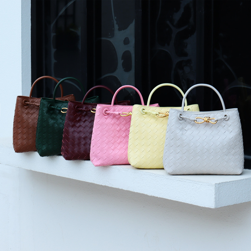 Cross-Border Popular Fashion Woven Bag with Metal Rope Tote Design, Single Shoulder, Hand-Held, Cross-Body, Large Capacity Commuter Bag Cross-Border Popular Fashion Woven Bag with Metal Rope Tote Design, Single Shoulder, Hand-Held, Cross-Body, Large Capacity Commuter Bag