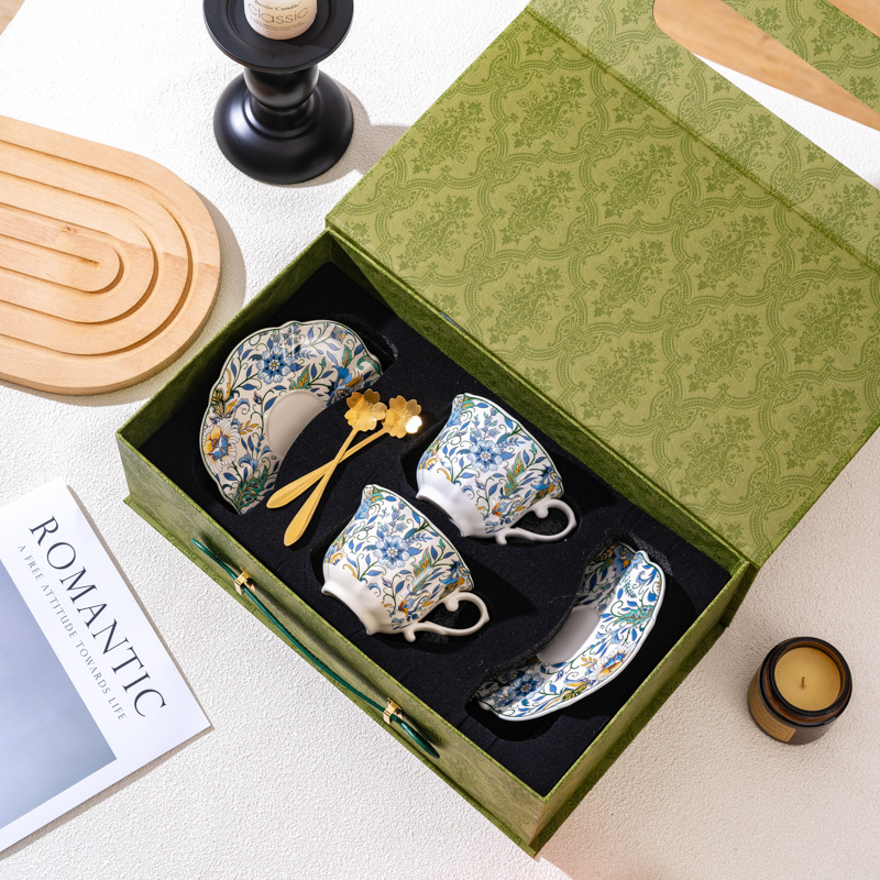 Tazas y platos azules y blancos, 2 tazas y 2 cajas de regalo (caja verde)