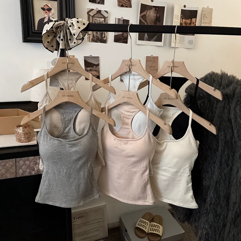 Seamless backless halter neck camisole with chest pads, slimming, versatile, casual, sexy and alluring lingerie Seamless backless halter neck camisole with chest pads, slimming, versatile, casual, sexy and alluring lingerie