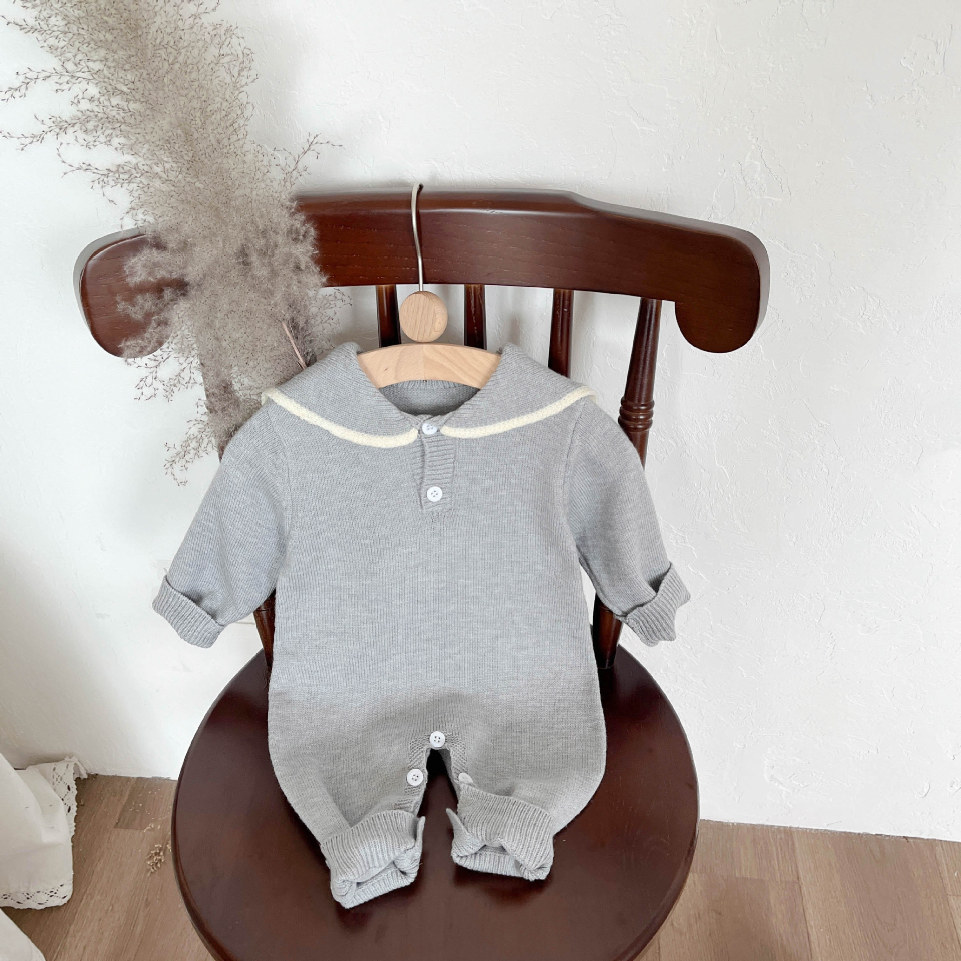 ベビー服 2025 春と秋の新スタイル新生児ネイビーカラーセーターロンパースニットスタイル外出ワンピースハーレム