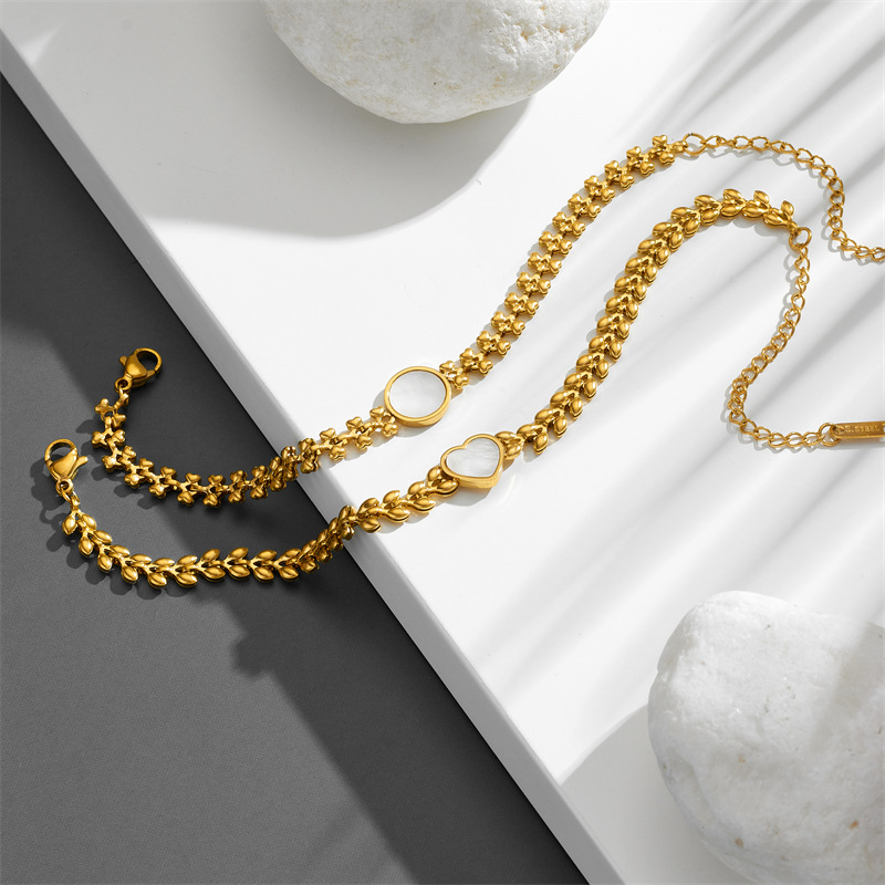 Bracelets Classification 304 Stainless Steel Chain Material 1 Piece Quantity Daily Occasion 304 Stainless Steel Material PVD Coated Real Gold Plated 18K Gold Heart Shape Titanium Steel Commute Waterproof Non Tarnish Titanium Steel Bracelets
