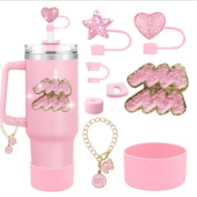 Nuevos productos Stanley taza de agua de mano cadena de taza de flores colgante de amor Begonia gorra de paja bola de peluche llavero