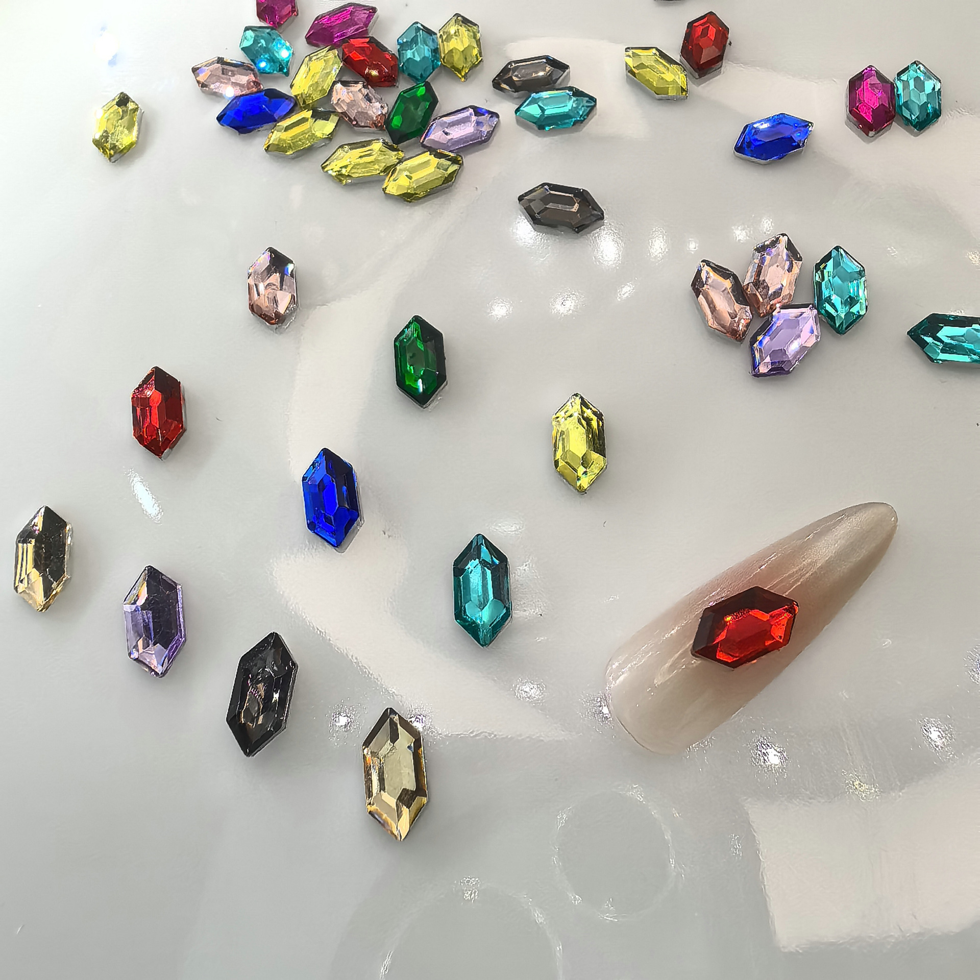 双尖美甲钻石彩钻美甲钻平底异形幻彩七彩指甲钻批发0009.j