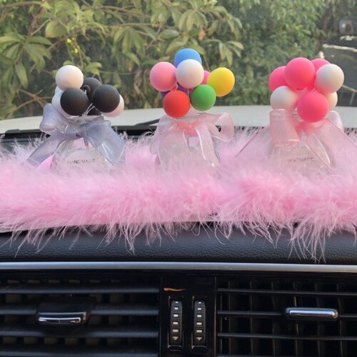 Diamond-encrusted car anti-slip mat Diamond car anti-slip mat Car feather diamond-encrusted mat Mobile phone navigation instrument panel anti-slip mat