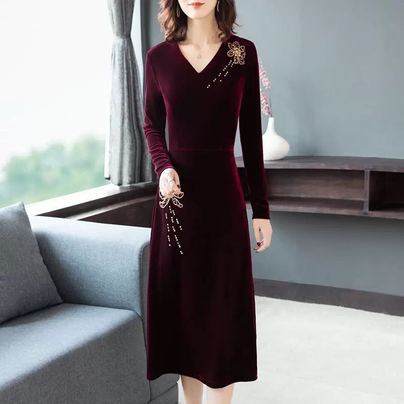 金丝绒连衣裙2023秋冬季气质刺绣女装长袖大码复古妈妈装打底裙子