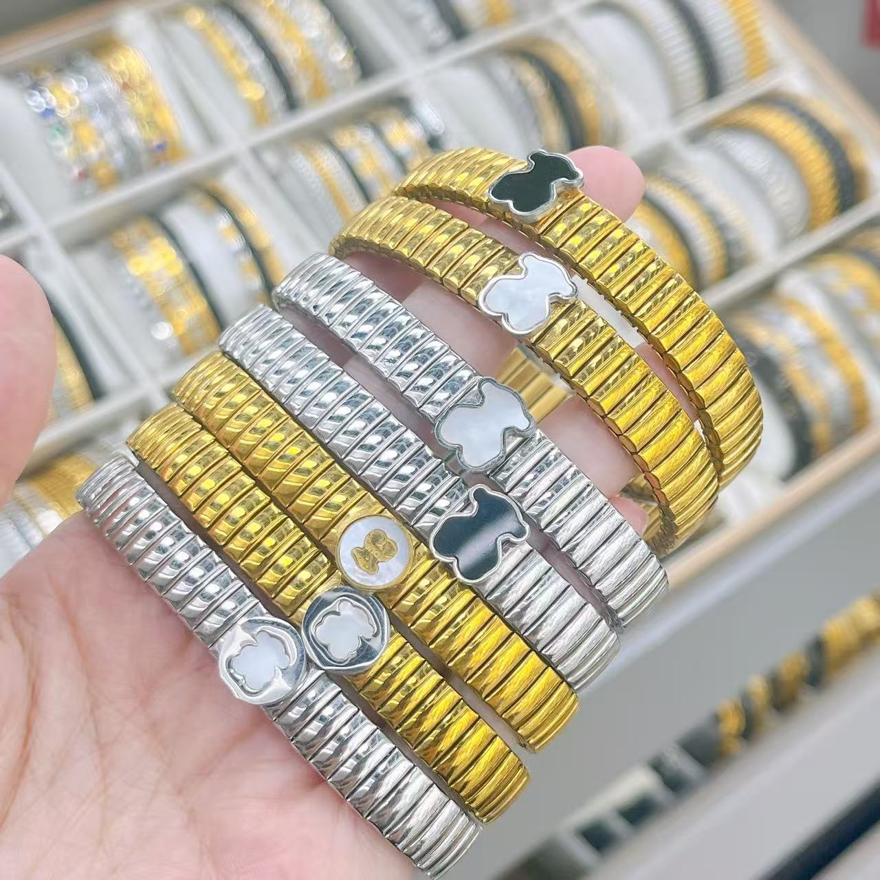 No desvanecerse transfronterizo oso pulsera de acero inoxidable elástica ligera pulsera de lujo chapado al vacío 18K cadena de reloj