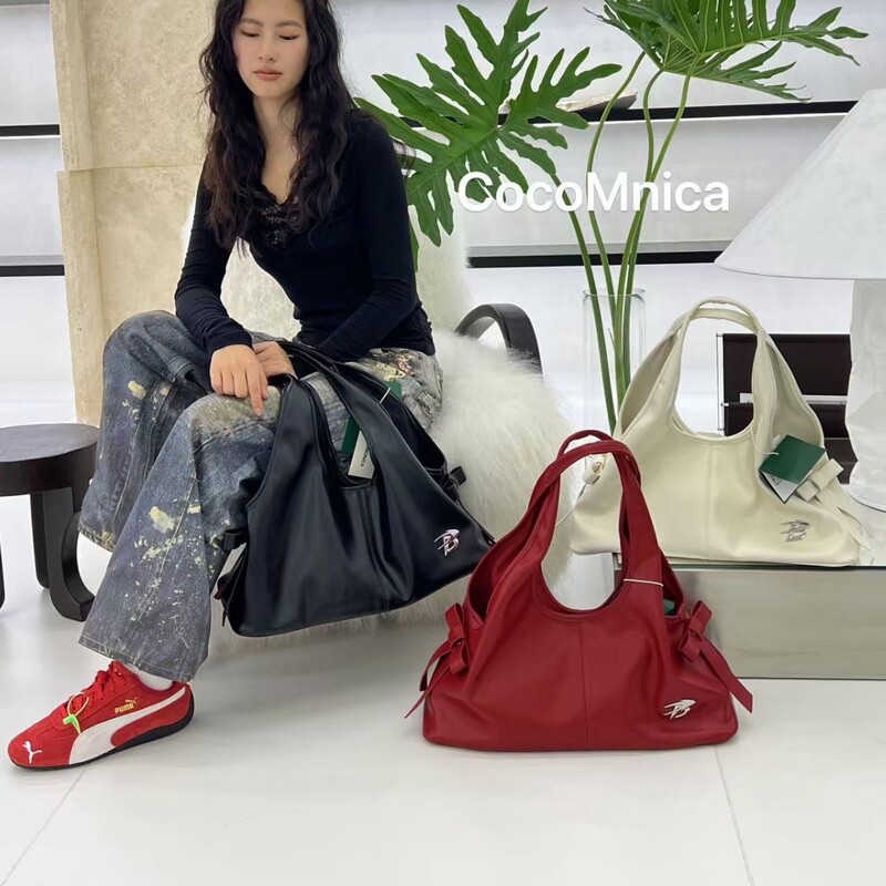 Special Offer: New Niche Designer Women's Bag with a High-End Feel, Soft Leather Large Shoulder Bag, Trendy Red Large Bag for Street Style Special Offer: New Niche Designer Women's Bag with a High-End Feel, Soft Leather Large Shoulder Bag, Trendy Red Large Bag for Street Style