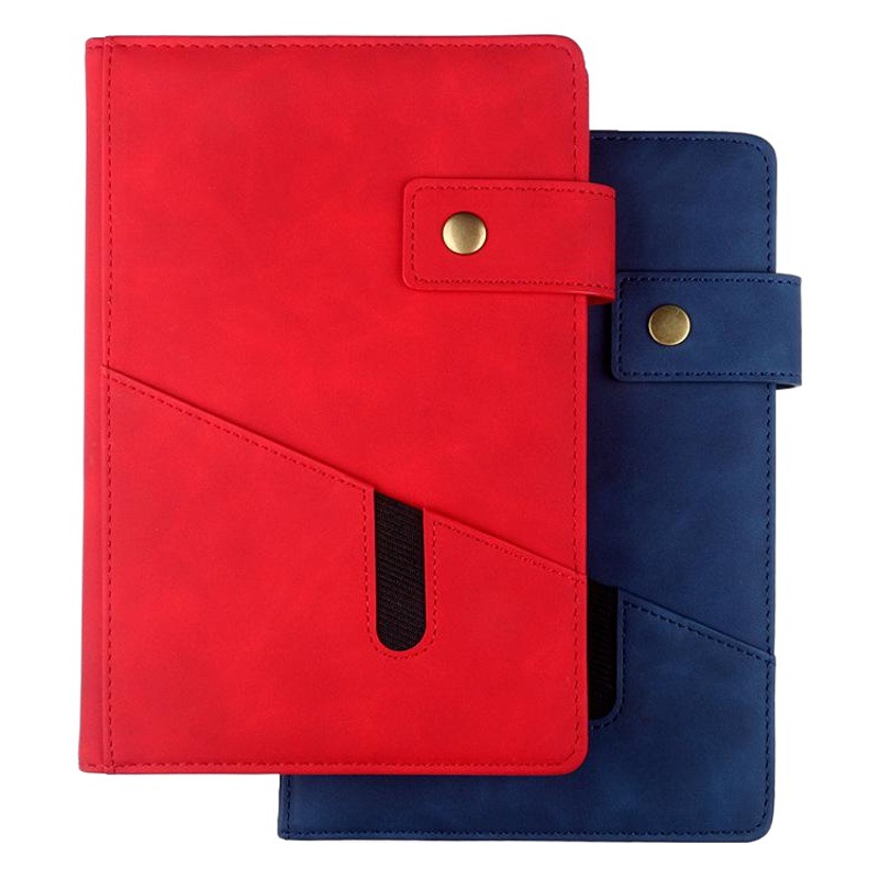 バックルは革のノートを模してカスタマイズします。