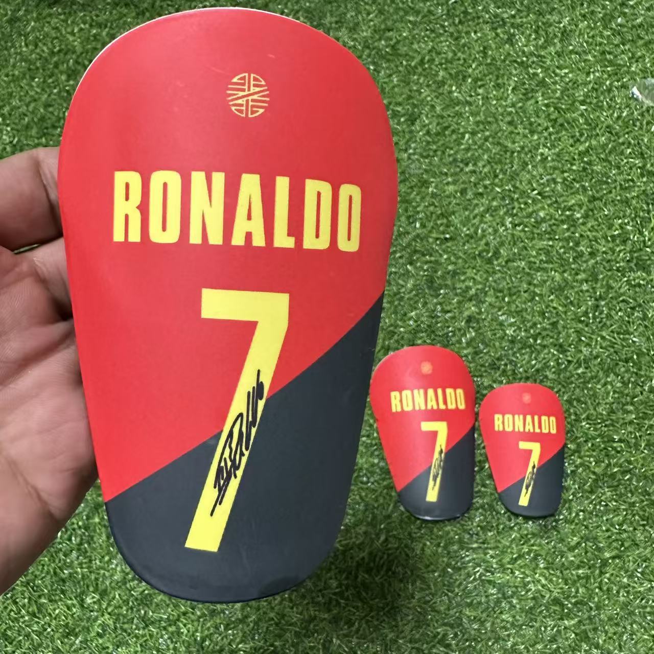 Mini Soccer Shinguards Football Shin Guards Master Messi No. 10 Ronaldo No. 7 Shin Guard Inserts