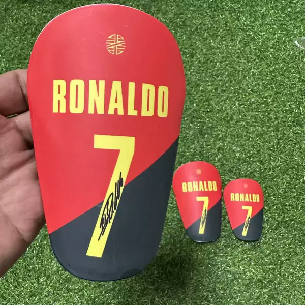 Mini Soccer Shinguards Football Shin Guards Master Messi No. 10 Ronaldo No. 7 Shin Guard Inserts