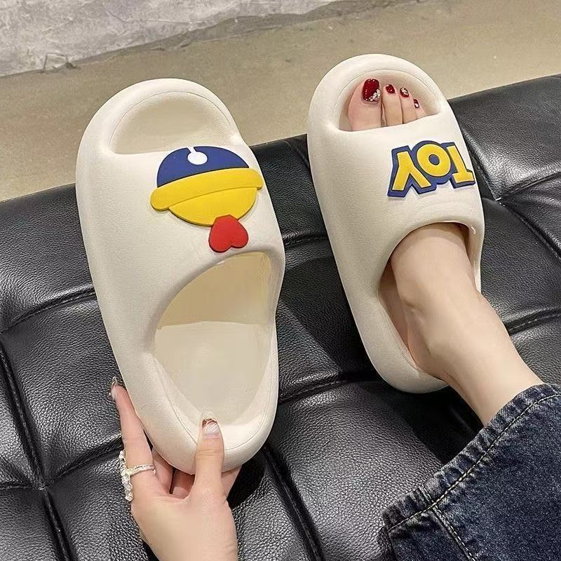 Celebridades de Internet lindas sandalias y pantuflas de mierda para hombres y mujeres baño de suela gruesa antideslizante hogar interior EVA verano ropa exterior pareja image 17
